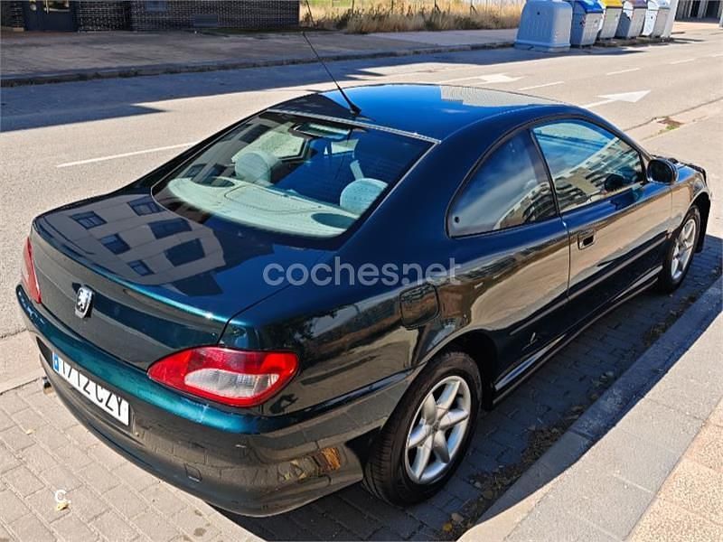 Usado Peugeot 406 Coupe 135 CV (99 kW) 1998 Verde Coupe