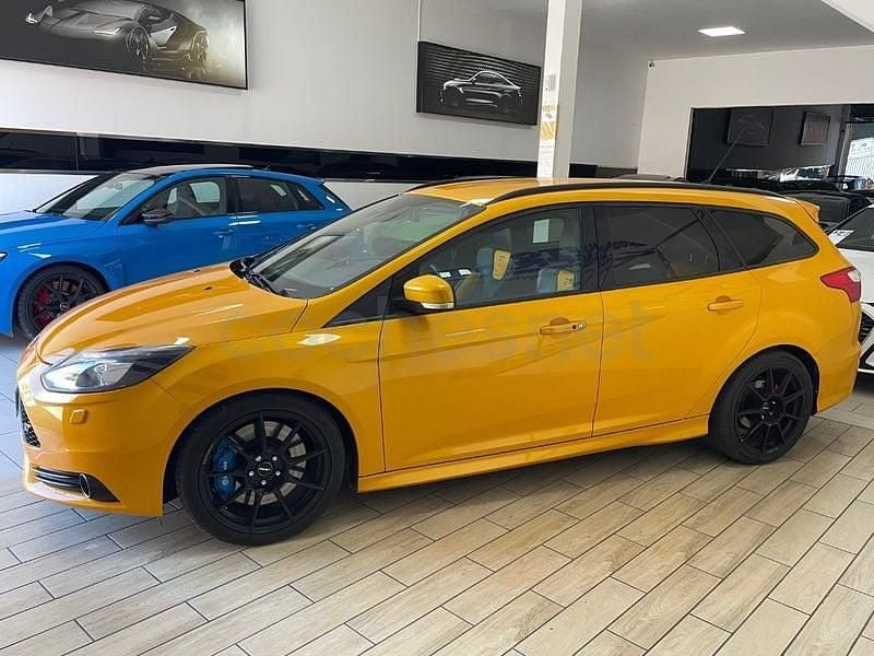 Usado Ford Focus ST 250 CV (183 kW) 2014 Amarillo Familiar