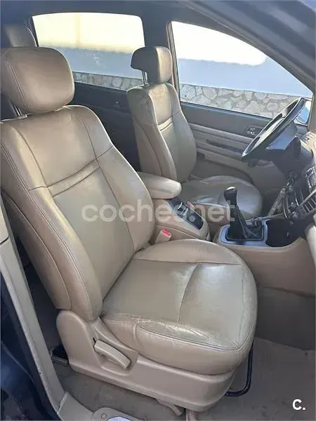 Usado SsangYong Rodius Limited 165 CV (121 kW) 2008 Gris / plata Monovolumen