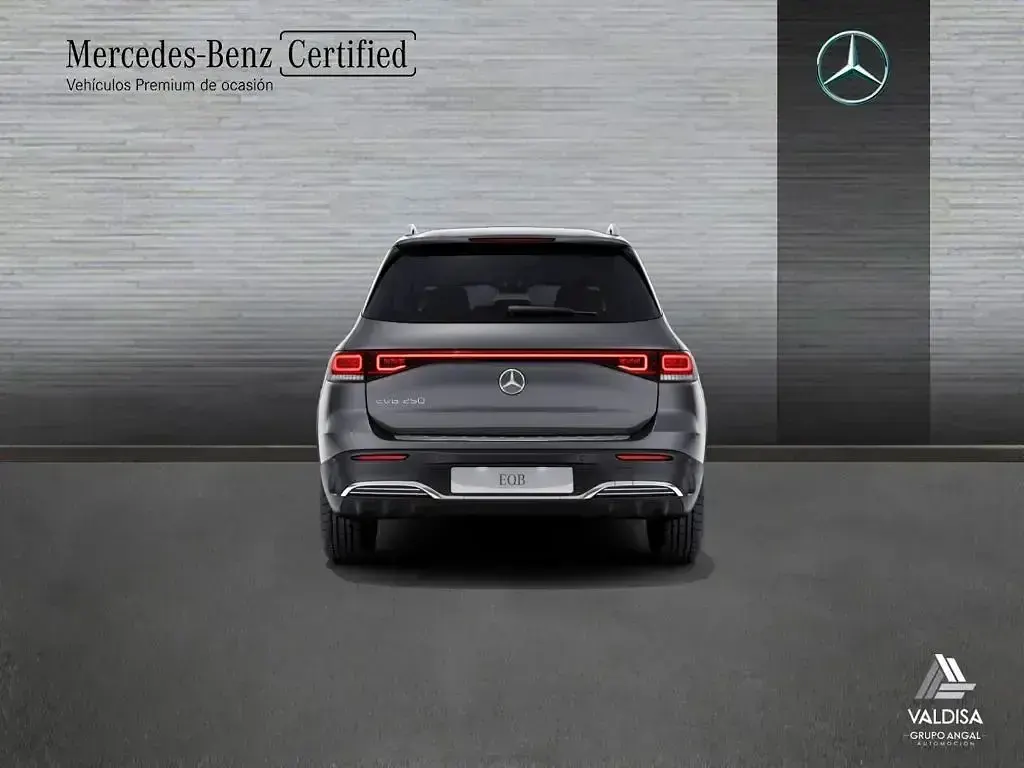 Usado Mercedes EQB250 AMG line 139 kW (190 CV) 2022 Gris montaña SUV