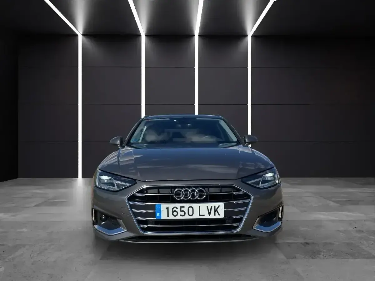 Usado Audi A4 Advanced Plus 136 CV (100 kW) 2021 Gris Familiar