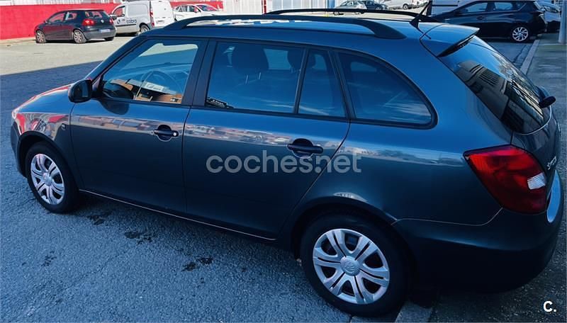 Usado Skoda Fabia Family 86 CV (63 kW) 2014 Gris / plata Berlina