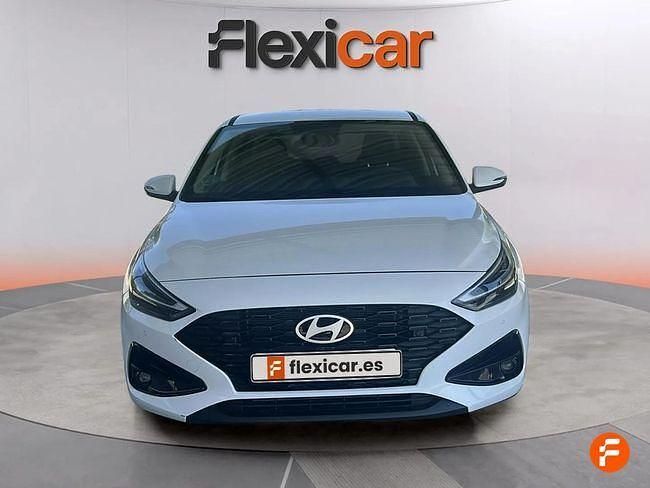Usado Hyundai i30 120 CV (88 kW) 2024 Blanco Berlina