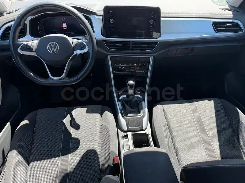 Usado VW T-Roc Life 150 CV (110 kW) 2023 Gris / plata SUV