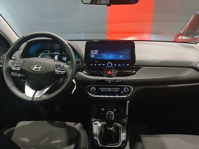 Usado Hyundai i30 100 CV (73 kW) 2024 Rojo Utilitario