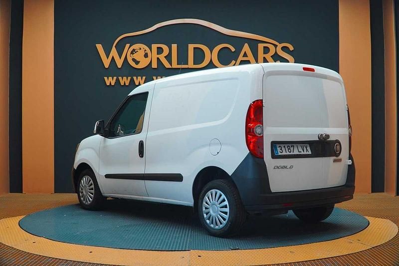 Usado Fiat Doblò 90 CV (66 kW) 2022 Blanco Monovolumen