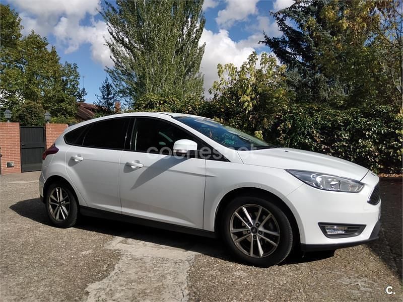 Usado Ford Focus Trend 100 CV (73 kW) 2018 Blanco Berlina