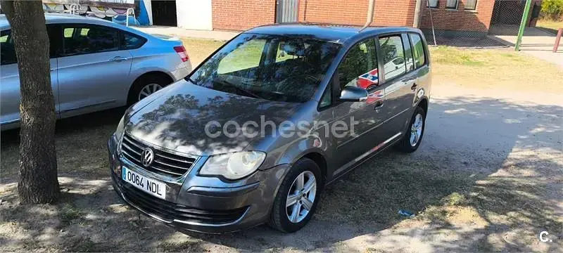 Usado VW Touran 105 CV (77 kW) 2007 Gris / plata Monovolumen