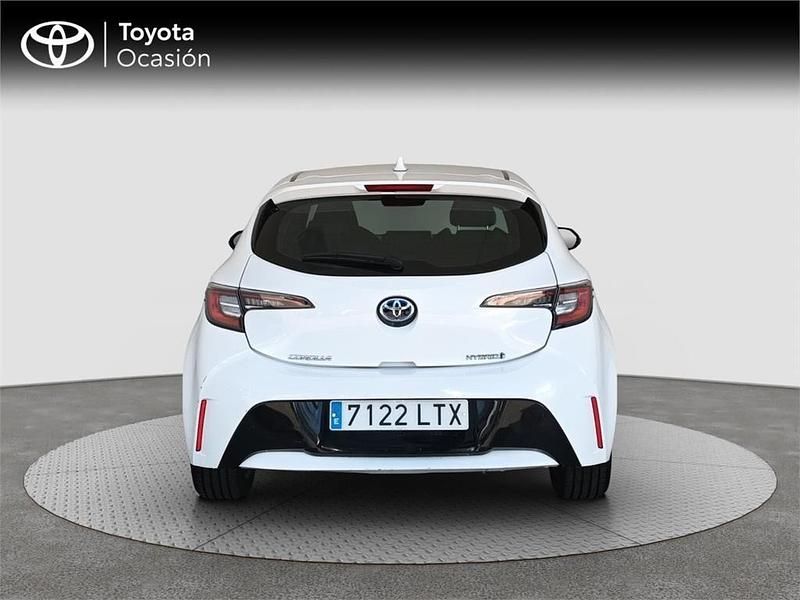 Usado Toyota Corolla Active 122 CV (89 kW) 2021 Blanco Monovolumen