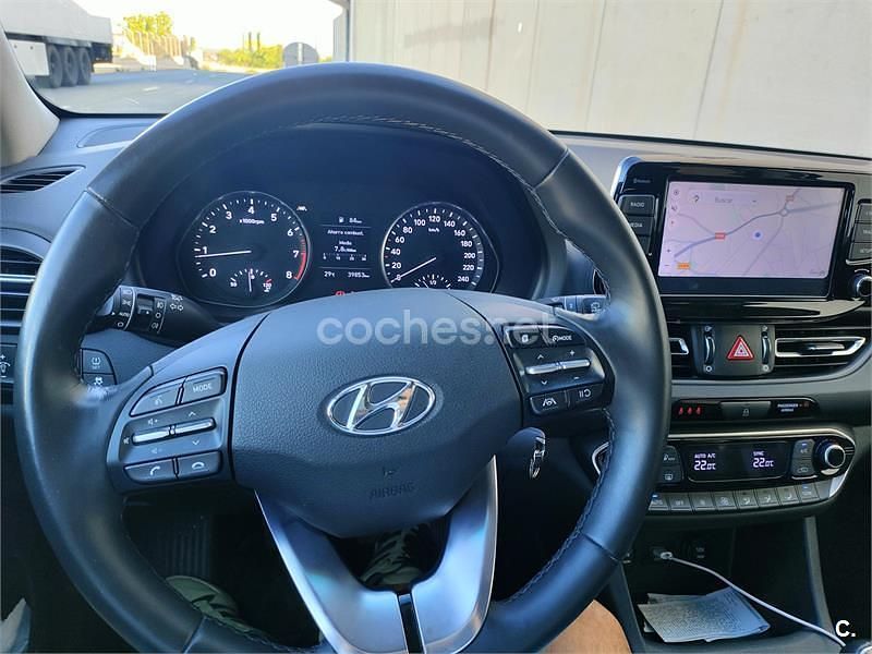 Blanco Usado 2023 Hyundai i30 Berlina | 17.500 € (Precio justo) - Imagen 1/4