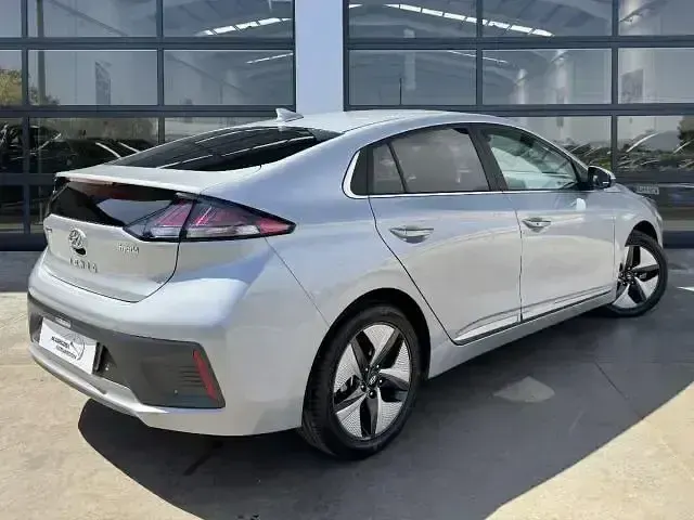 Usado Hyundai Ioniq 141 CV (103 kW) 2022 Gris Utilitario