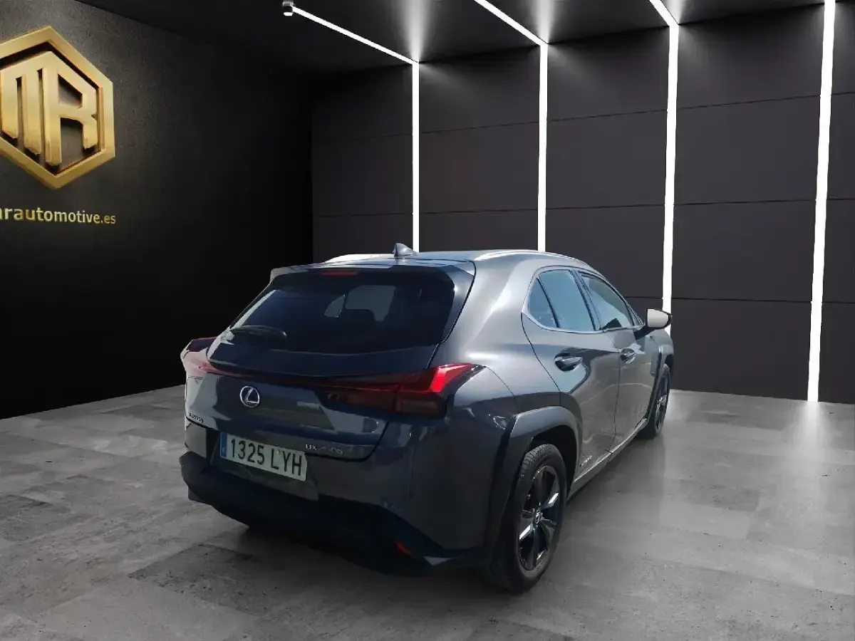 Usado Lexus UX Business Edition 184 CV (135 kW) 2022 Gris metalizado SUV