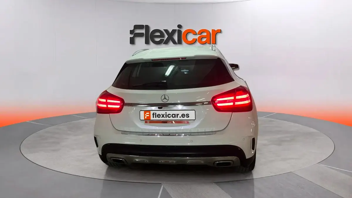 Usado Mercedes GLA180 122 CV (89 kW) 2018 Blanco SUV