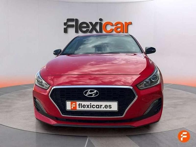 Usado Hyundai i30 GO! 120 CV (88 kW) 2019 Rojo Familiar