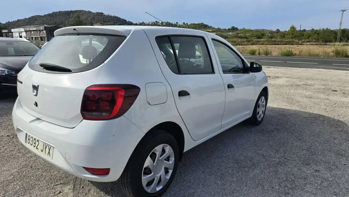 Usado Dacia Sandero Base 75 CV (55 kW) 2017 Blanco Utilitario