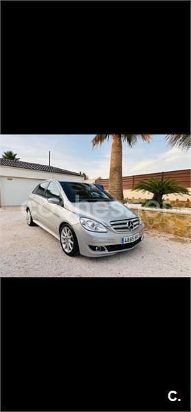 Usado Mercedes B200 140 CV (102 kW) 2007 Gris / plata Monovolumen