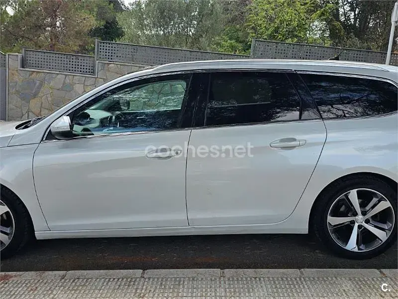 Usado Peugeot 308 SW Allure 120 CV (88 kW) 2016 Blanco Familiar