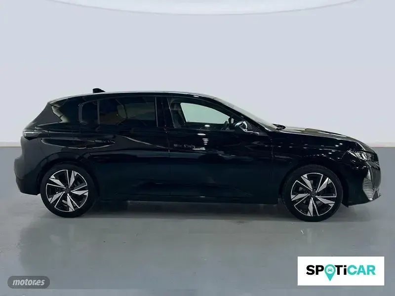 Usado Peugeot 308 Allure 130 CV (95 kW) 2022 Negro