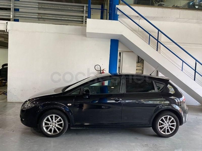 Usado Seat Leon Sport 105 CV (77 kW) 2009 Negro Utilitario