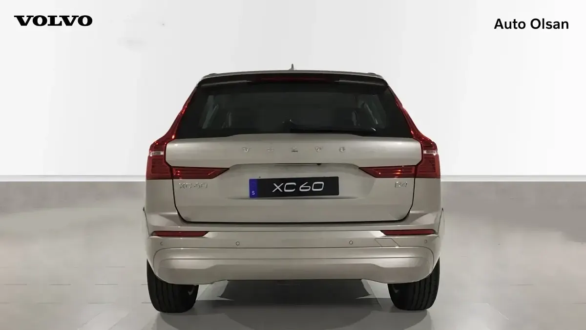 Usado Volvo XC60 Core 197 CV (144 kW) 2023 Beige SUV