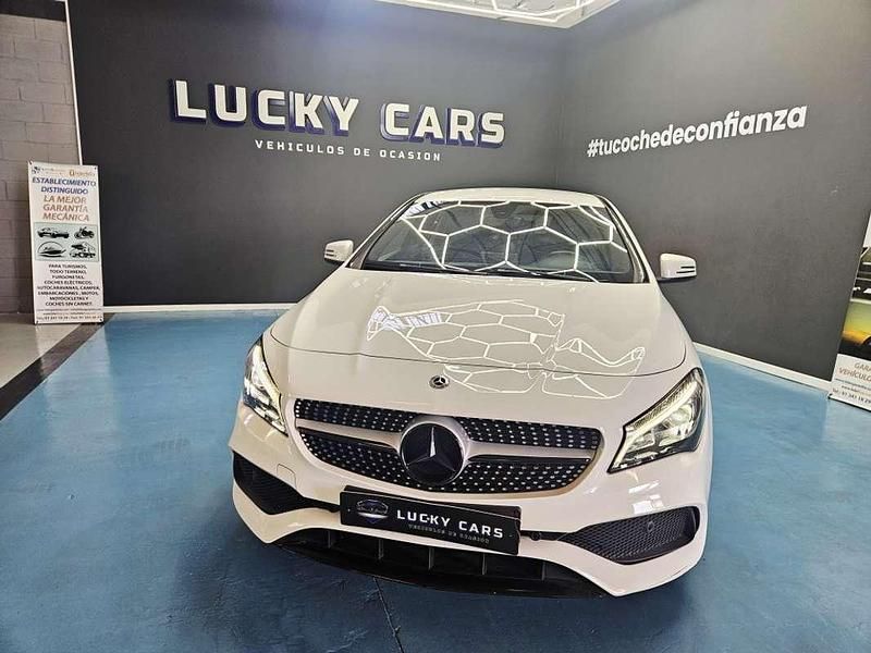 Usado Mercedes CLA180 Shooting Brake 122 CV (89 kW) 2018 Blanco Familiar