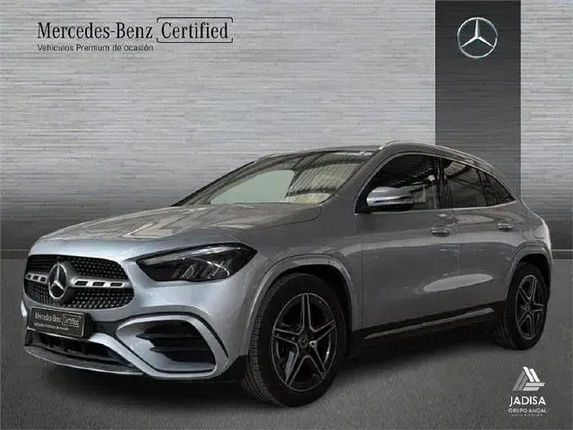 Usado Mercedes GLA200 163 CV (119 kW) 2025 Plata hightech SUV