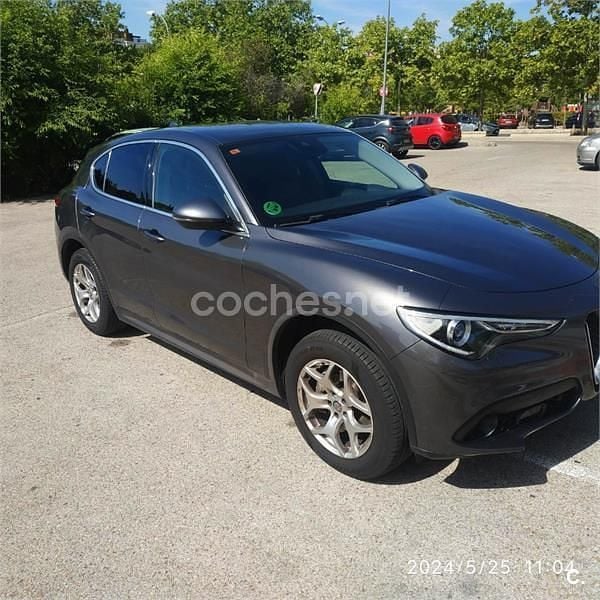Usado Alfa Romeo Stelvio Executive 210 CV (154 kW) 2018 Beige SUV