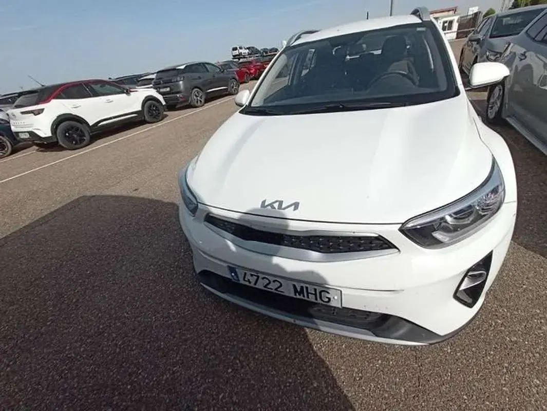 Usado Kia Stonic 101 CV (74 kW) 2023 Blanco SUV