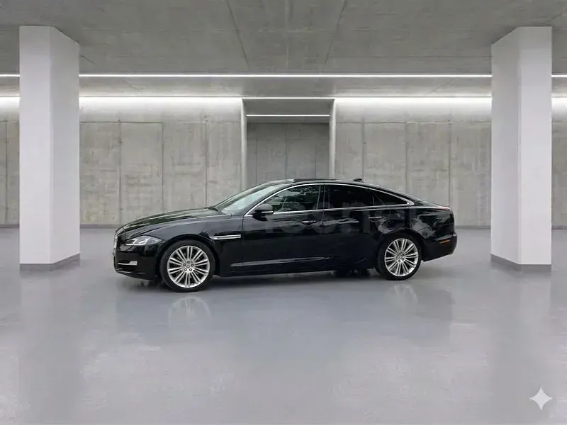 Usado Jaguar XJ Premium Luxury 300 CV (220 kW) 2016 Negro Berlina