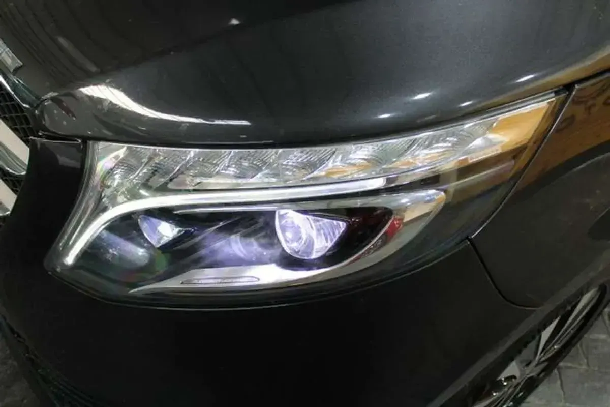 Usado Mercedes V220 Avantgarde 163 CV (119 kW) 2022 Gris Monovolumen