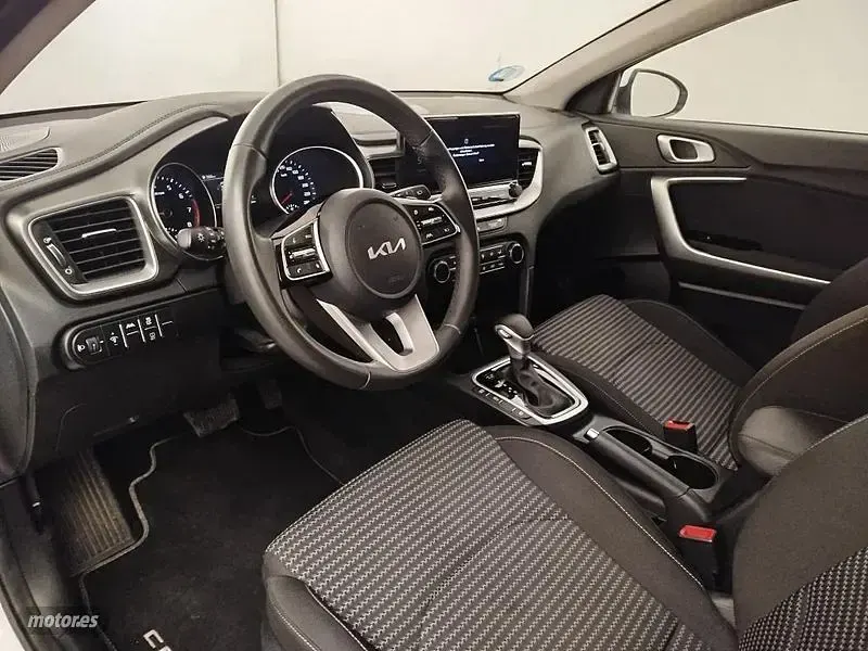 Usado Kia Ceed 100 CV (73 kW) 2025 Blanco Utilitario