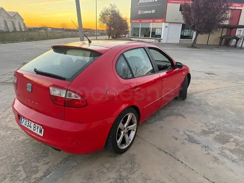 Usado Seat Leon Sport 180 CV (132 kW) 2002 Rojo Utilitario