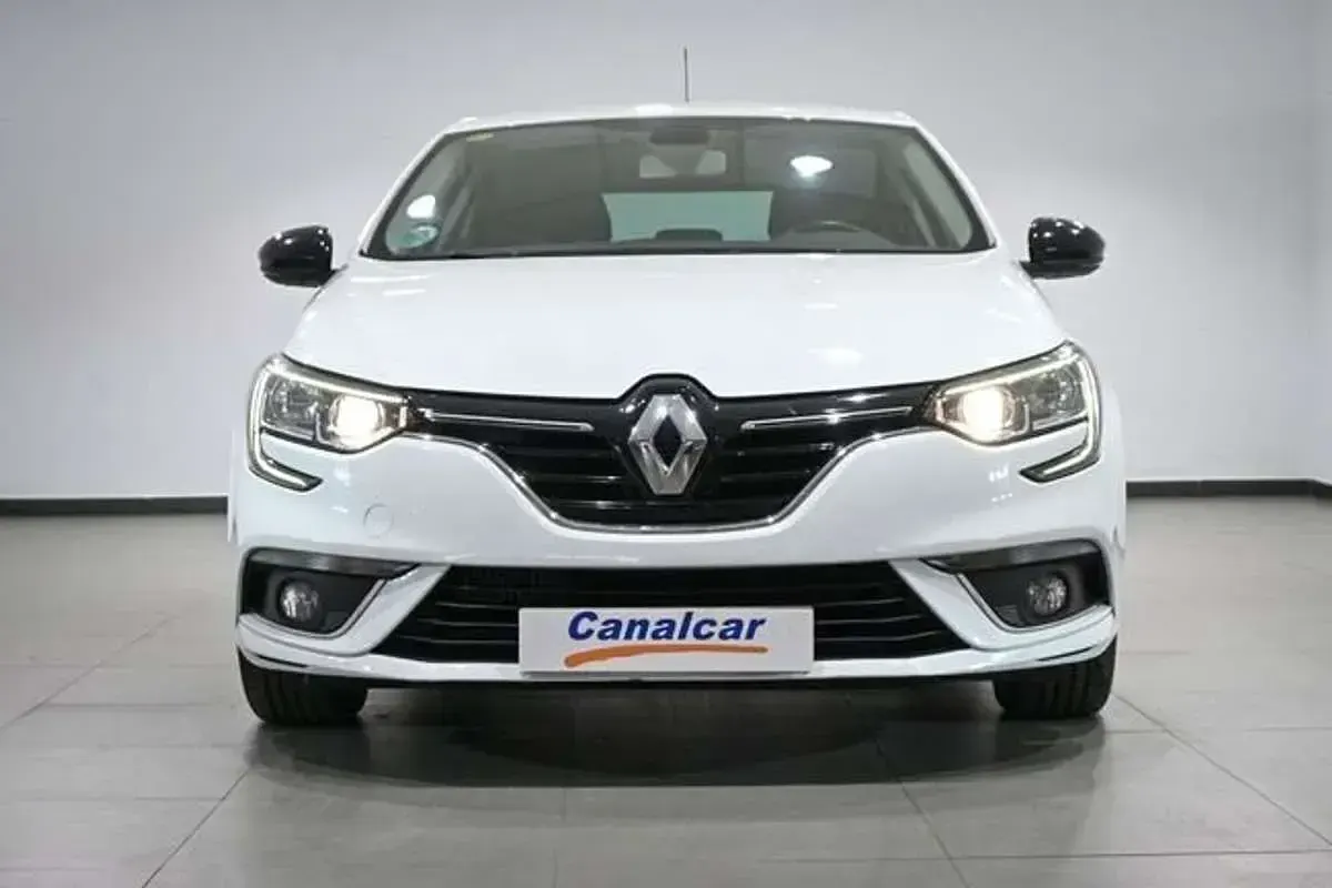 Usado Renault Mégane LIMITED 101 CV (74 kW) 2018 Blanco Berlina