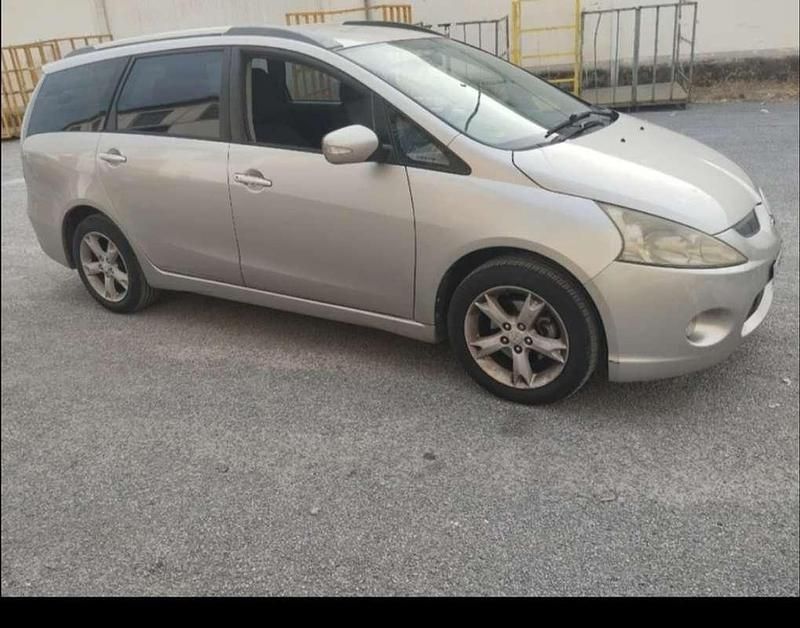 Usado Mitsubishi Grandis Intense+ 136 CV (100 kW) 2009 Plateado Monovolumen