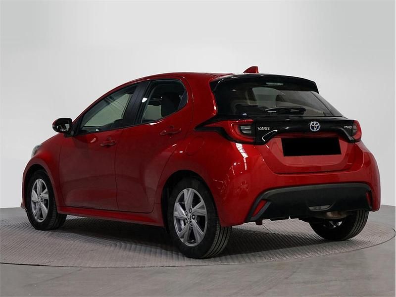 Usado Toyota Yaris Hybrid Active 116 CV (85 kW) 2024 Blanco classic Berlina