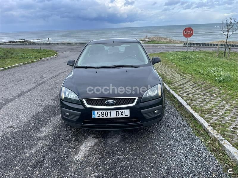 Usado Ford Focus Sport 115 CV (84 kW) 2006 Negro Berlina