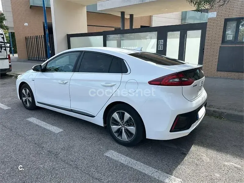 Usado Hyundai Ioniq 141 CV (103 kW) 2018 Blanco Utilitario