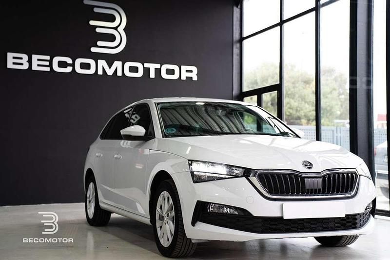 Usado Skoda Scala Ambition 110 CV (80 kW) 2023 Blanco Utilitario