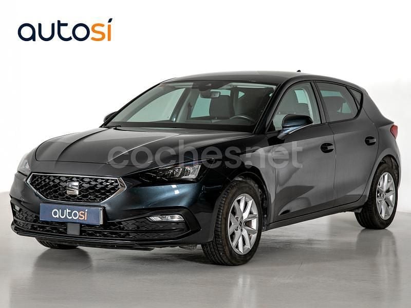 Usado Seat Leon Style 110 CV (80 kW) 2020 Gris / plata Berlina