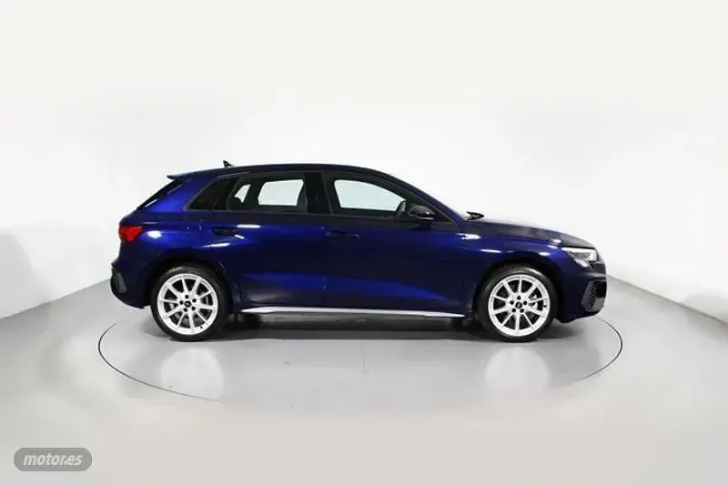 Usado Audi A3 Ambiente 204 CV (150 kW) 2024 Azul Berlina
