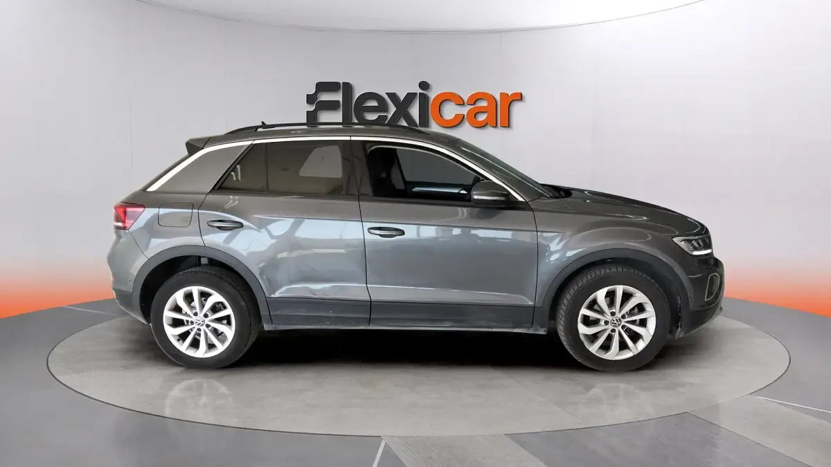 Usado VW T-Roc Advance 110 CV (80 kW) 2022 Gris SUV