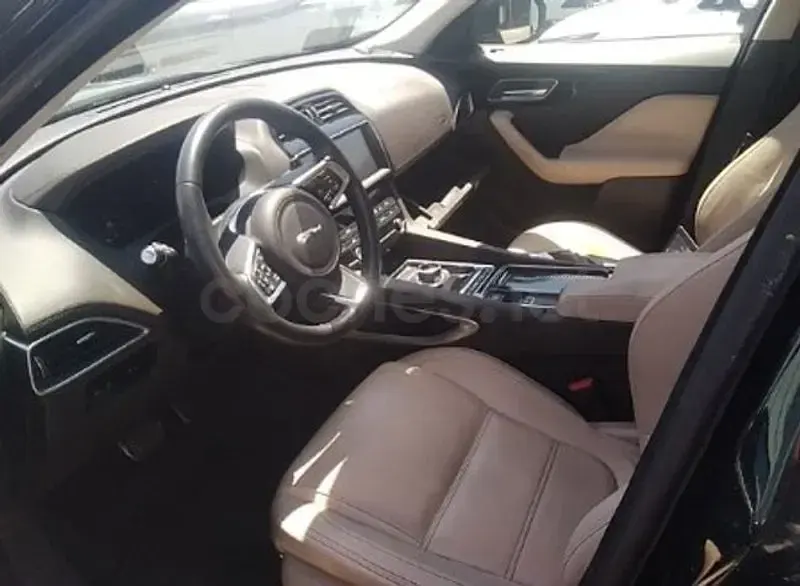 Usado Jaguar F-Pace Prestige 180 CV (132 kW) 2019 Gris / plata SUV