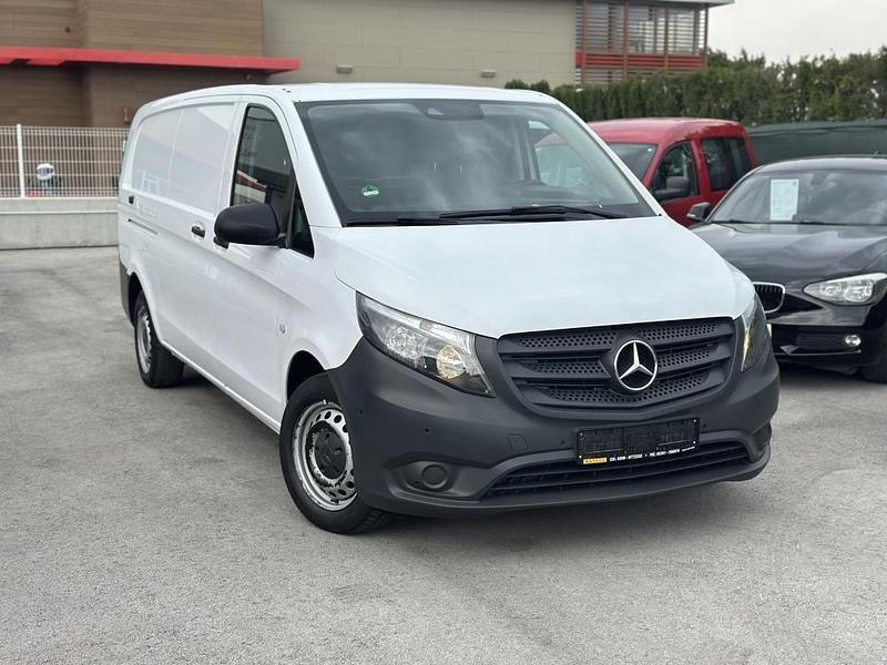 Usado Mercedes Vito 136 CV (100 kW) 2019 Blanco metalico Van