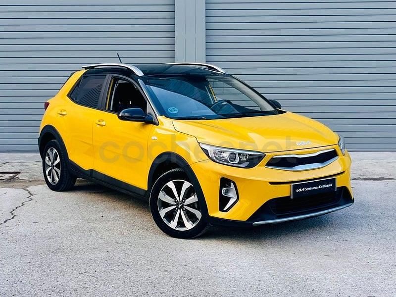 Usado Kia Stonic 84 CV (61 kW) 2021 Amarillo SUV