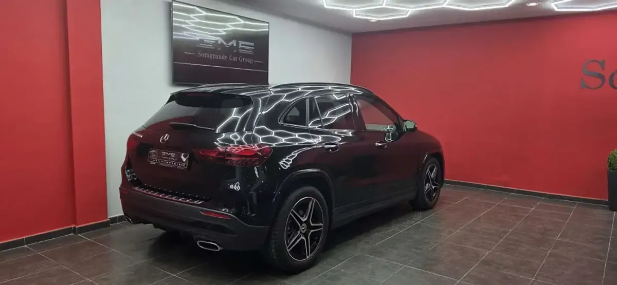 Usado Mercedes GLA200 150 CV (110 kW) 2025 Negro SUV