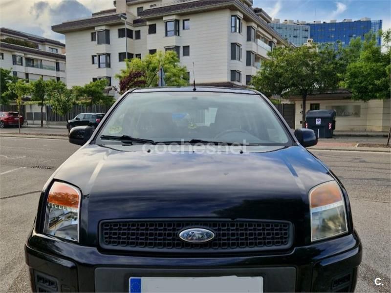 Gris / plata Usado 2010 Ford Fusion Ambiente Berlina | 2800 € (Un poco caro) - Imagen 1/4