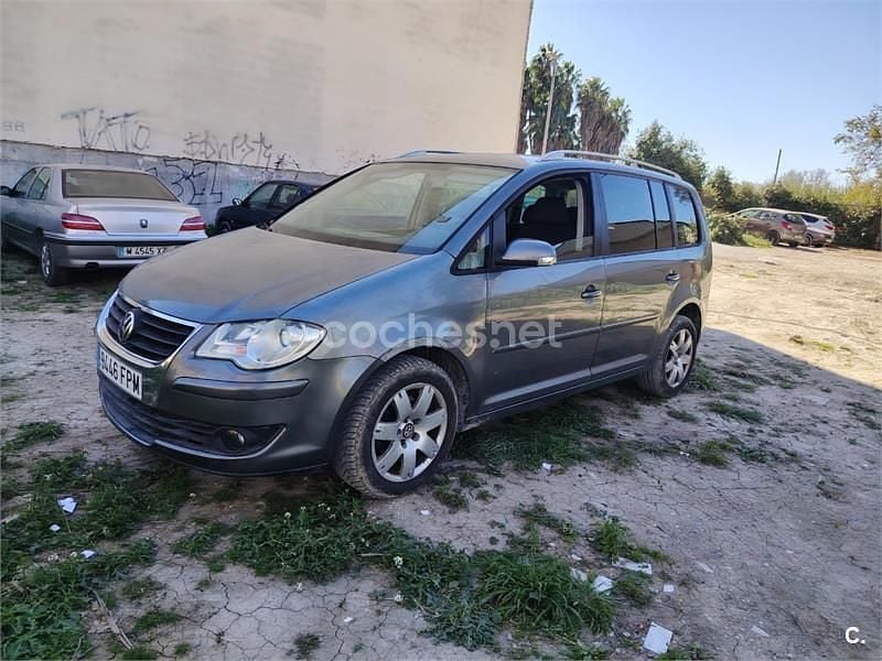 Usado VW Touran Highline 140 CV (102 kW) 2007 Gris / plata Monovolumen