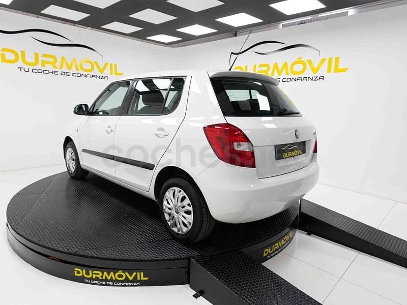 Usado Skoda Fabia 60 CV (44 kW) 2010 Blanco Berlina