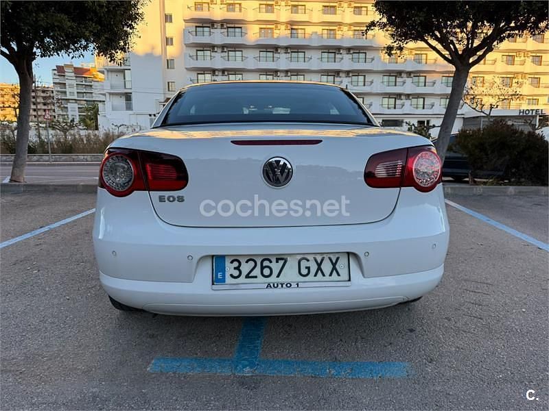 Usado VW Eos 122 CV (89 kW) 2010 Blanco Descapotable