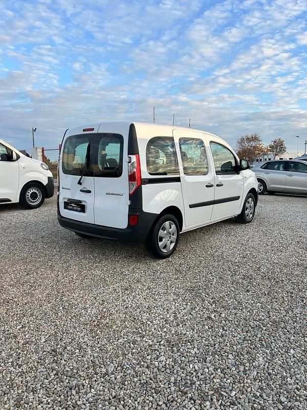 Usado Renault Kangoo 95 CV (69 kW) 2021 Blanco Familiar